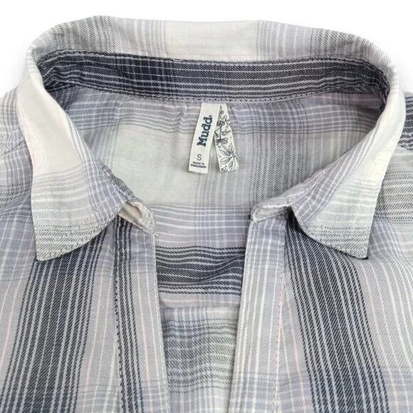 MUDD-Women's-Plaid-Gray-Black-Pink-SMALL-pullover-V Neck-Long Sleeve-Pockets - Picture 6 of 16